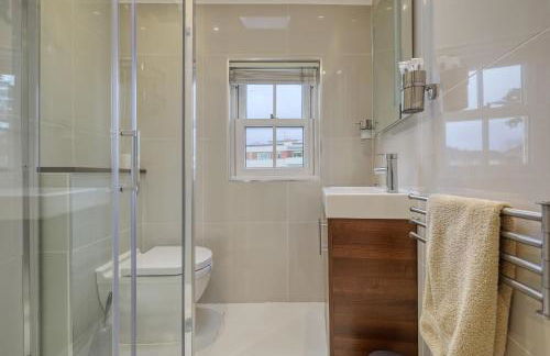 Dove House Wanstead - Stunning 4 Bedroom, 3 Bathroom House with Private Hottub & Gym - Escape London, in Lonon - Foto 41