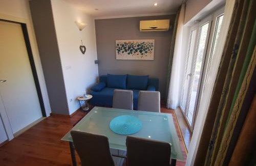 Airport Garden Apartments - Photo 1