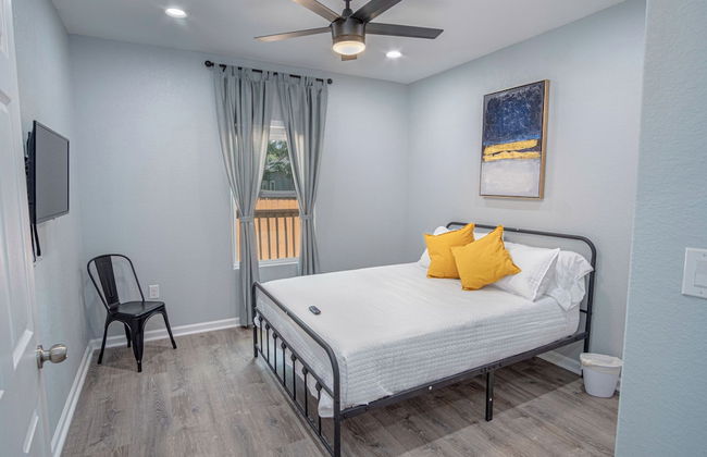 Newly Remodeled 4BR 2BA Near Amazing Downtown - Photo 8