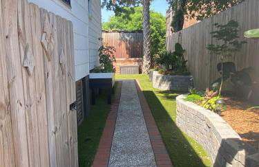 Pelican Hideaway - Charming Home & Entire Backyard - Foto 5