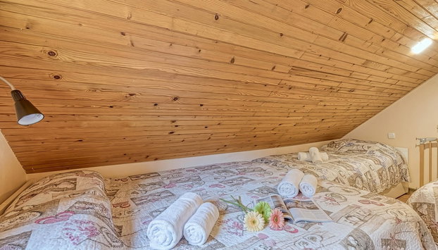 Rozi's Riverside Cottage - Photo 2, Room