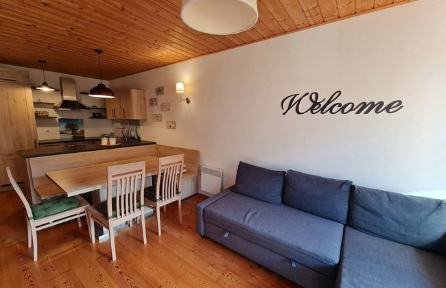 Beautiful Apartment With Balcony - Photo 7