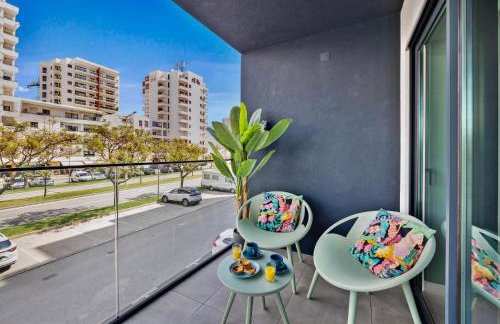 2-Bedroom Beachside Apartment with Pool & Parking - Foto 24