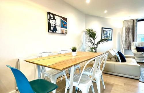 Sea View Ultra Modern 2 bedroom Apartment - 1 Min Walk to the Best Beach! - Great Location - FREE Parking - Fast WiFi - Smart TV - sleeps up to 4! Close to Purbeck, Corfe Castle, Sandbanks, Poole & Bournemouth - Foto 7