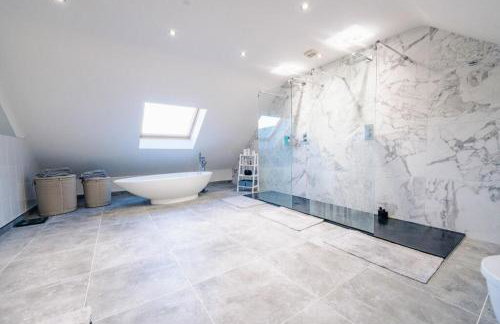 Highview House, Llandevaud - Foto 9