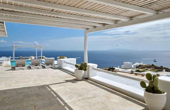 Stunning Villa With Panoramic View - Photo 30