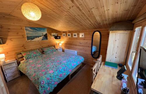 Cosy Cabin, hidden from the main house - Sleeps 2 - EV - Foto 14