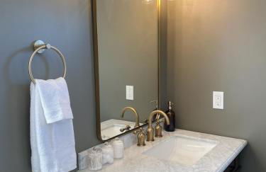 Totally renovated large family getaway! King bed - Foto 55