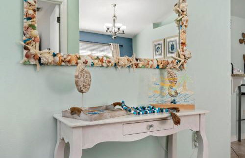 Beautiful Pet Friendly Home! Tropical Pool, Optional Golf Cart & Pool Heat, Minutes to Beach - Foto 14