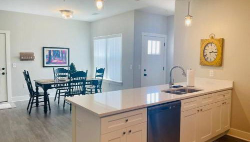 Main Floor 2 Bedroom Condo in Bettendorf - Foto 2