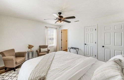 Van Vacation Retreat with Private 300-Acre Lake! - Photo 16