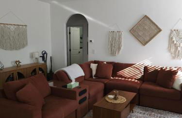 Cozy & Airy Retreat with Lots of Character - Foto 32