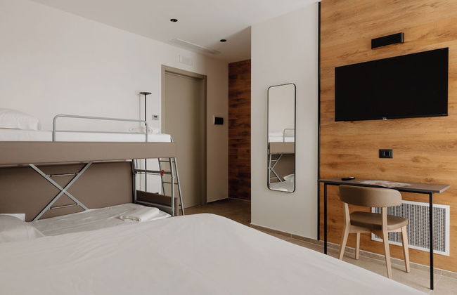 Belladonna Hotel - Photo 2