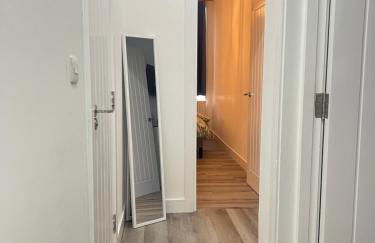 Two Bedroom Hanwell Modern Nest - Photo 9