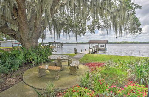 Picturesque Retreat on St Johns River and Docks - Foto 3