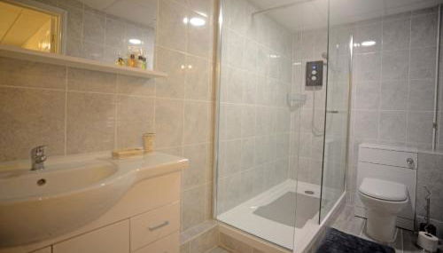 Summerfield Farm - Photo 5, Shower