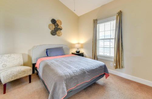 Charming Condo with Balcony, 1 Mi to UNC Charlotte! - Foto 20