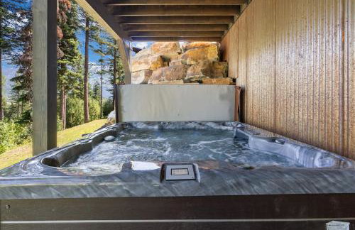 Snowghost Den-Luxury Ski In Ski Out Home Sleeps 9 with 3 Bedrooms 2 and a half Bathrooms and Private Hot Tub - Foto 23