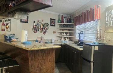 5BR3BA Home, 2 Blocks from Beach, ADA Accessible - Foto 9