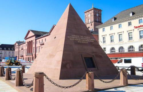 Spacious Apartment with Balcony - nearby Schlosspark - APOLONIAliving - Foto 49