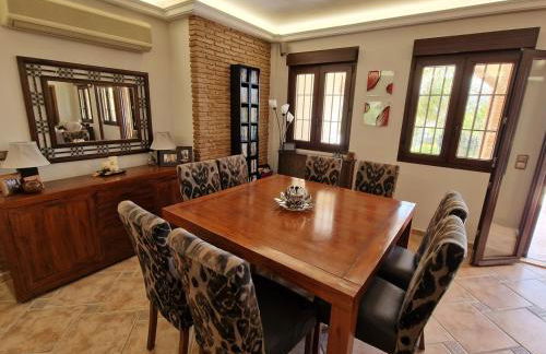 Exclusive Lakeside Villa with Private Pool & Total Privacy - Foto 15