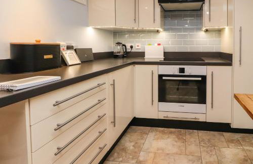 Inglewood Court - Photo 13