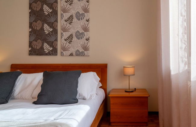 Scarlet Apartment with Garden - Photo 2