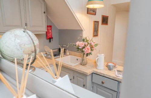 Heron Stays Bath- Charming Village Cottage with Parking, Garden, Just 3 Miles to Bath Centre, Sleeps 5 - Photo 21