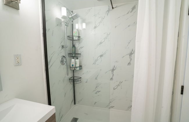 SUPERB 1 Bed Apt. Steps Away From Metro - Foto 21