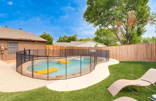 Game Room and Patio Family Home in The Colony! - Foto 25