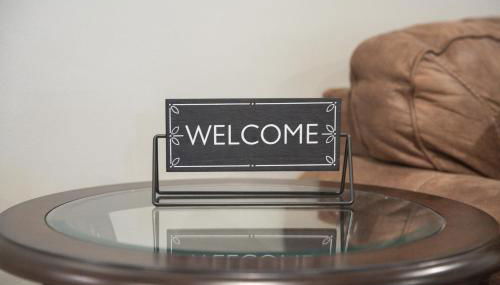 Sideline Sanctuary: Cozy Nights, Game Day Lights - Foto 4