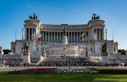 JOIVY Exclusive 2-Bedroom Villa with Private Garden - 5 minutes from the Colosseum - Photo 52