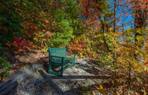 A Celestial Chalet Pets, Hot Tub & Mountain View - Photo 43