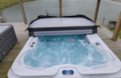 Luxury 2-Bed Lodge in Routh Sleeps 4 with Hot Tub - Foto 28