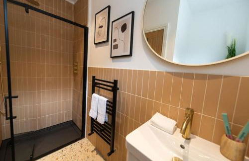 Stunning Apartment in the Centre of East Grinstead - Photo 7