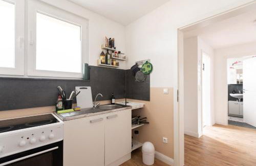 - Zen Haven Luxurious 3-Room Japanese-Themed Apartment with King-Size Beds, Balcony, Bamboo Accents, Entertainment Galore & Private Parking - Near Airport & Train Station - - Photo 22