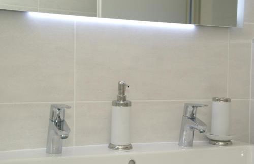 State of the Art Fixtures Villa in Vidauban with Pool - Photo 19