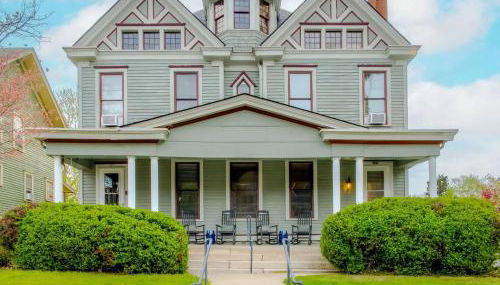 Bourbon Trail Duplex~ HOT TUB~ Walk to Downtown - Foto 3