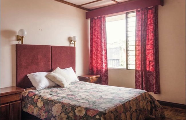 Large And Cosy Apartment With Private Garden - Photo 3