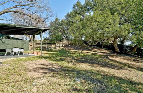 The Guava Door - Cheerful Mid-Century - big yard, free parking - Foto 22