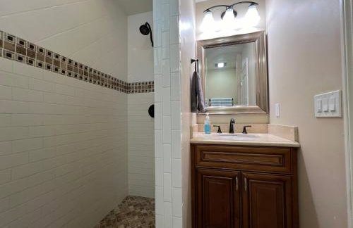 Gorgeous Pool Home 1/2 Mile Walk to Disney - Foto 30