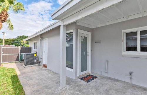 Spacious 4 bedrooms, 2 bathroom house with pool - Photo 5