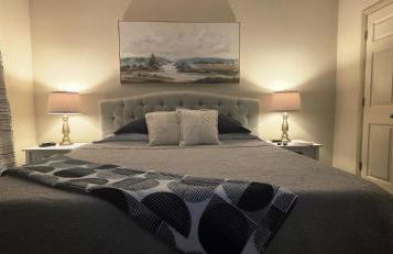 Old Fort Loft King & Queen suites nearest accomodation to Marshals Museum power your EV for free! - Foto 2