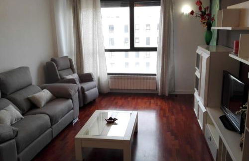 Grande, luminoso y con garage, 3 dormitorios en el camino de Santiago - Foto 3