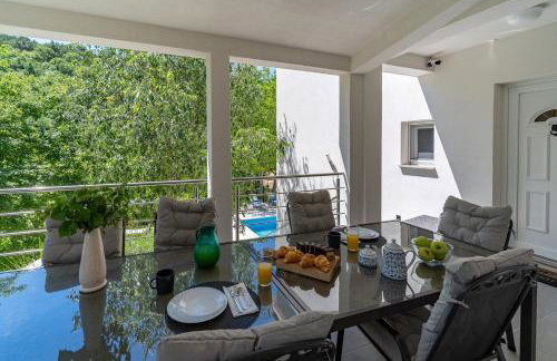 Villa Zara with 32 sqm heated Pool, Jacuzzi, Billiard, Tennis table, 8pax - Photo 11