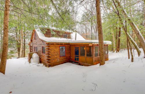 Lake and Beach Access at Lake Luzerne Cabin! - Foto 32