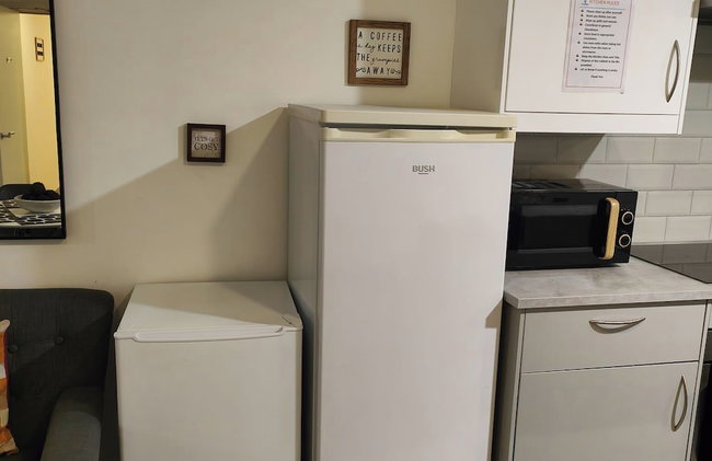 Luxurious 3 bed Ensuites & kitchenettes Nr LGI Hospital & Uni - Free 5G WIFI & Netflix Short Stays - Contractors Free Parking - Foto 46