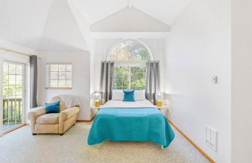 Cannon beach vibes, steps to the beach,WIFI,3 full bedroom en suites with 3 fireplaces,Near Downtown - Photo 31