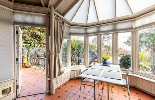 Elegant Highgate Garden Retreat - Photo 15