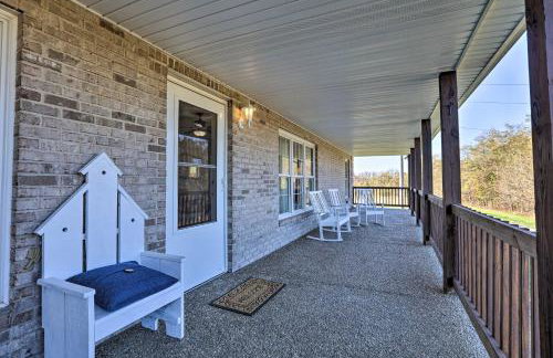 Family Farmhouse on 160-Acre Ranch with Hiking Trail - Foto 32